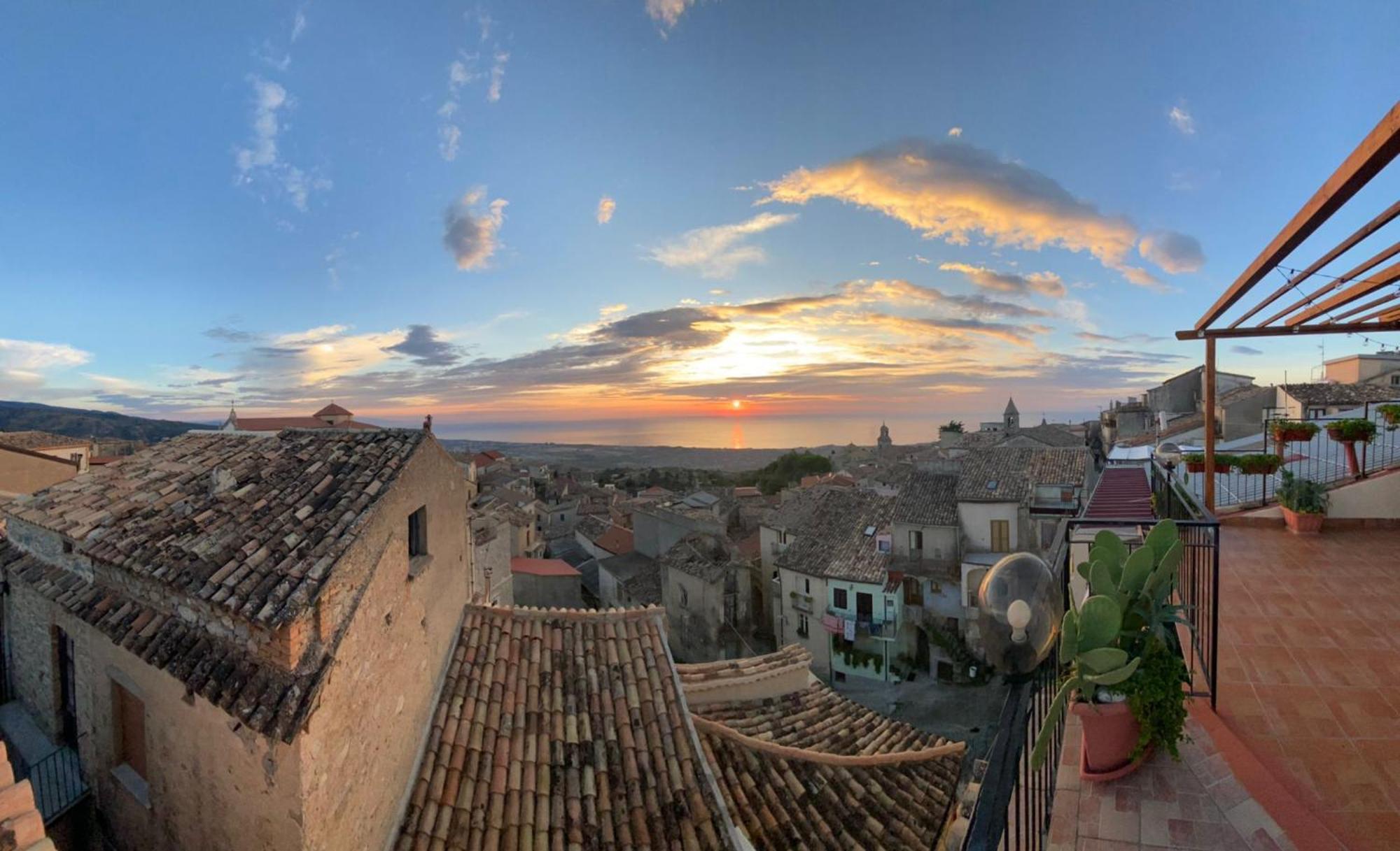 Perla Del Borgo Appartamenti Santa Caterina dello Ionio Luaran gambar