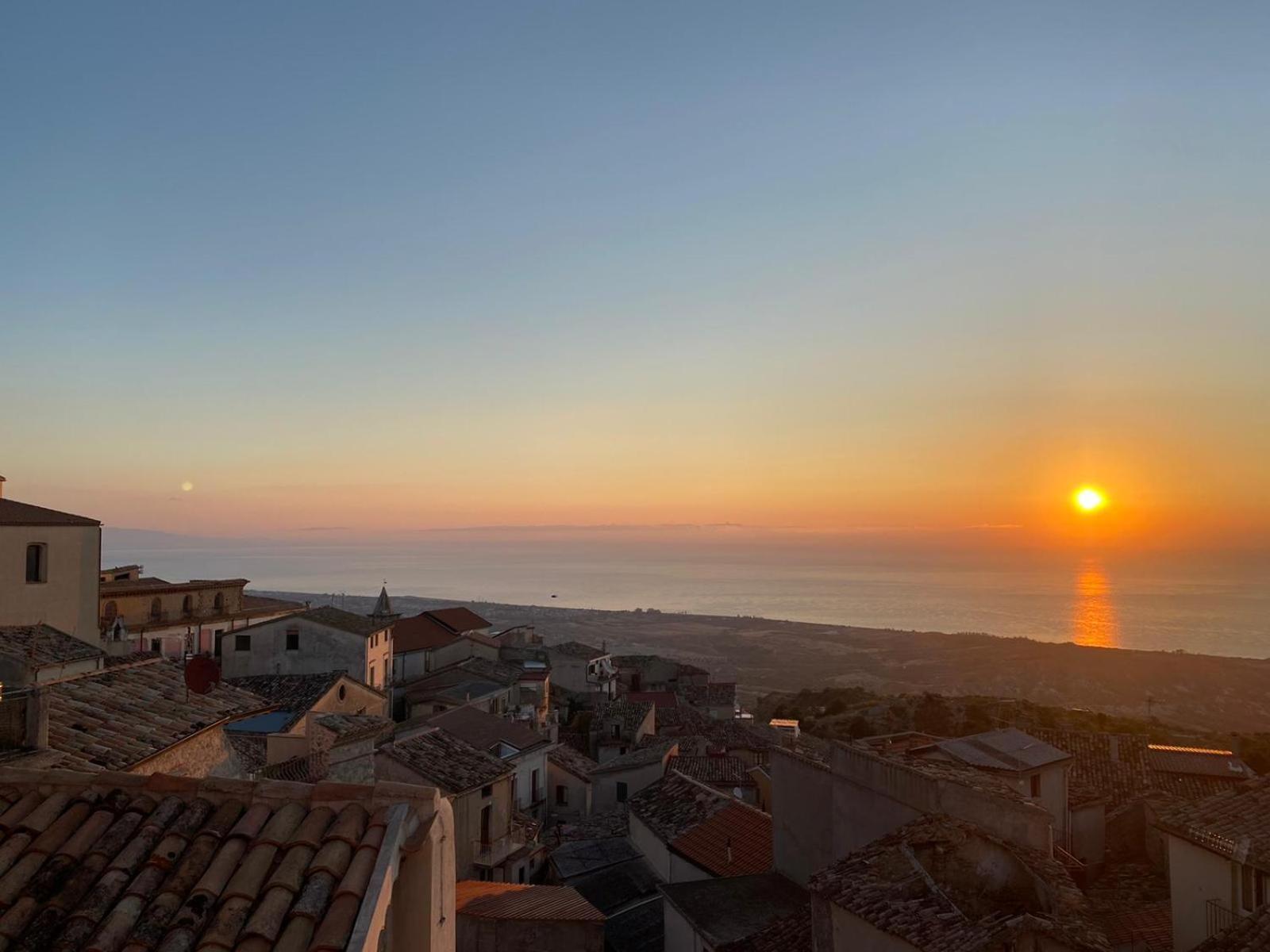Perla Del Borgo Appartamenti Santa Caterina dello Ionio Luaran gambar