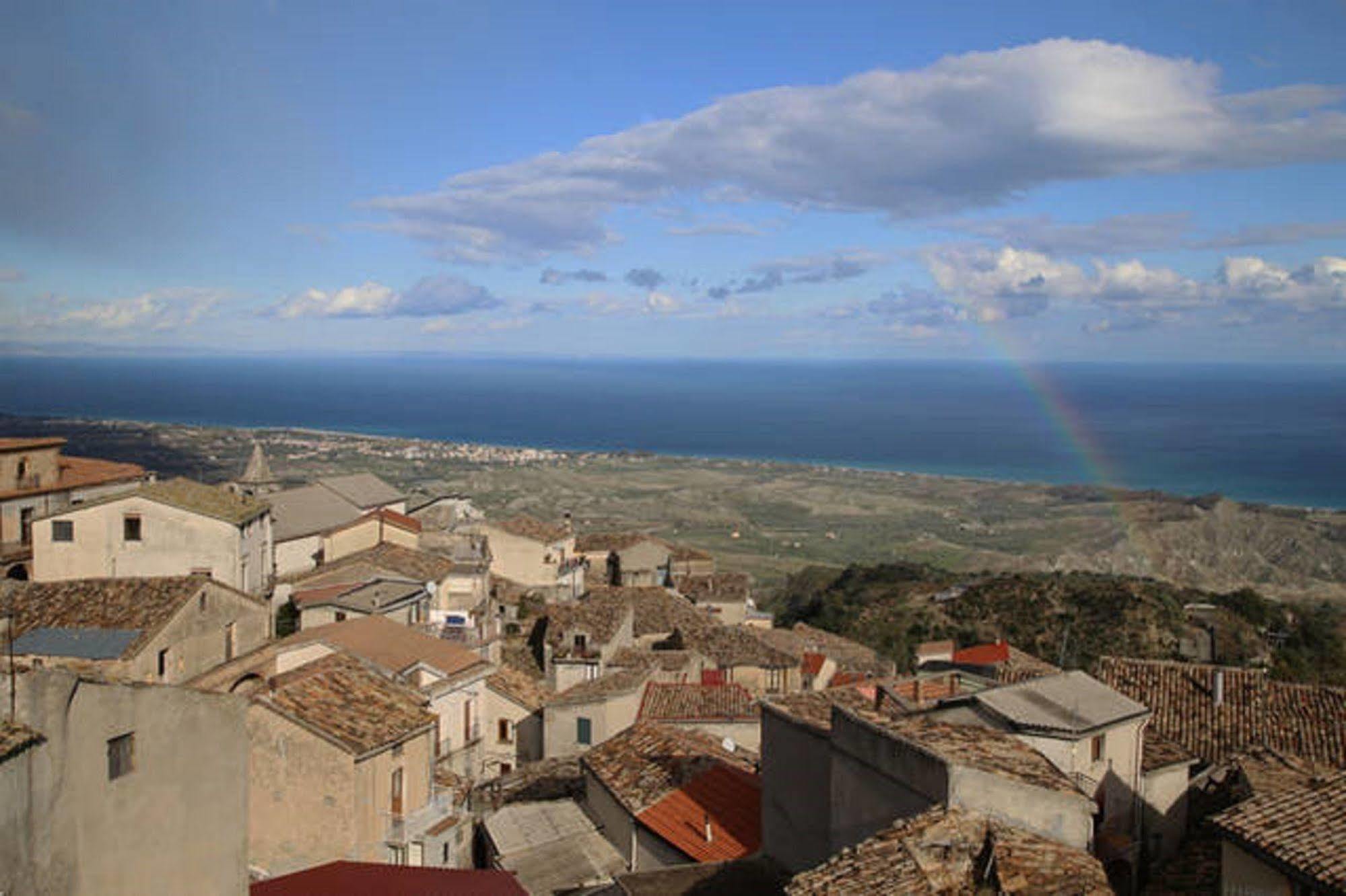 Perla Del Borgo Appartamenti Santa Caterina dello Ionio Luaran gambar