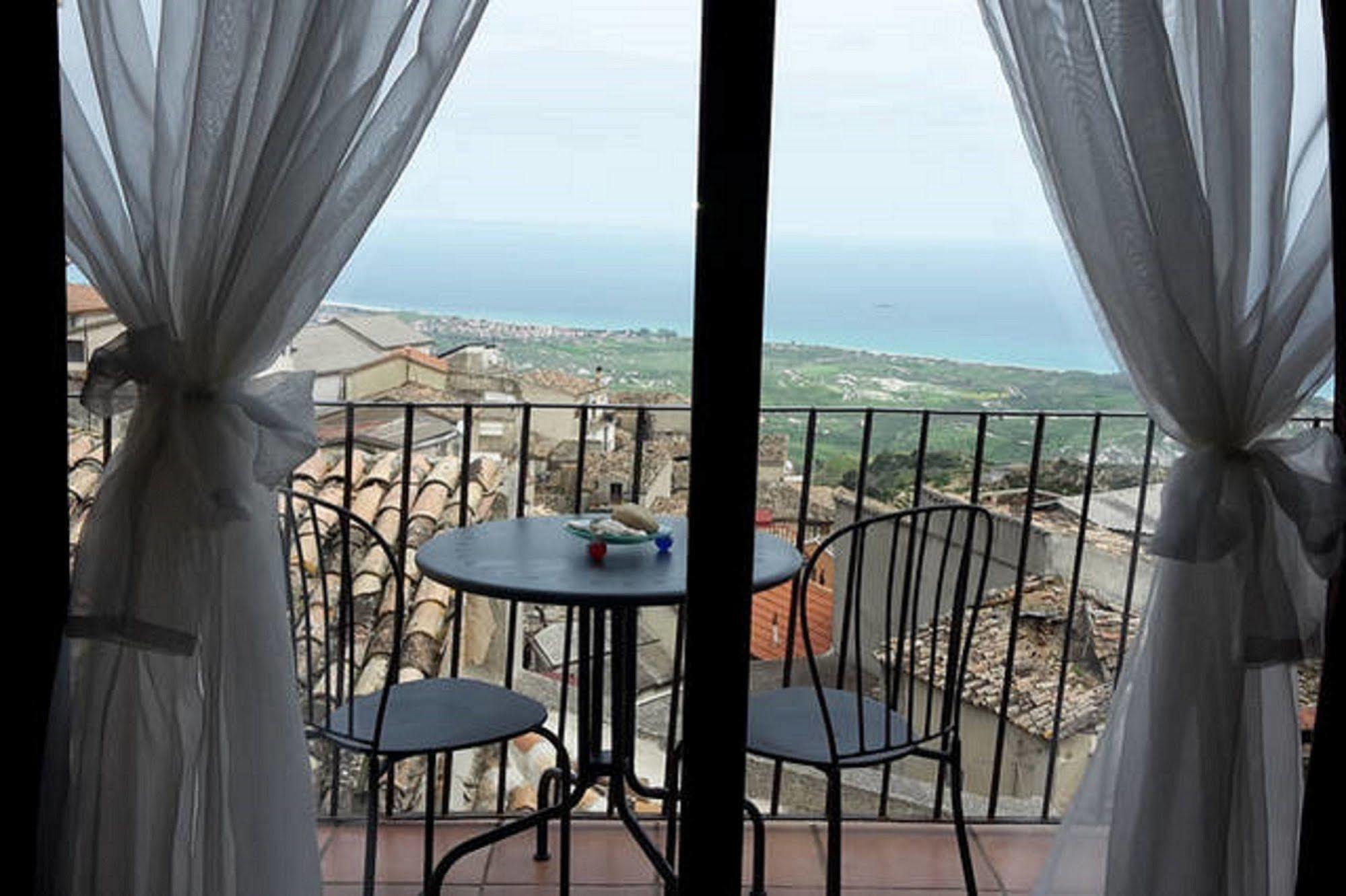 Perla Del Borgo Appartamenti Santa Caterina dello Ionio Luaran gambar